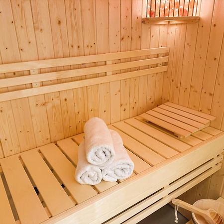 Coco Romantic In Central Antwerp - Sauna Buitenkant foto