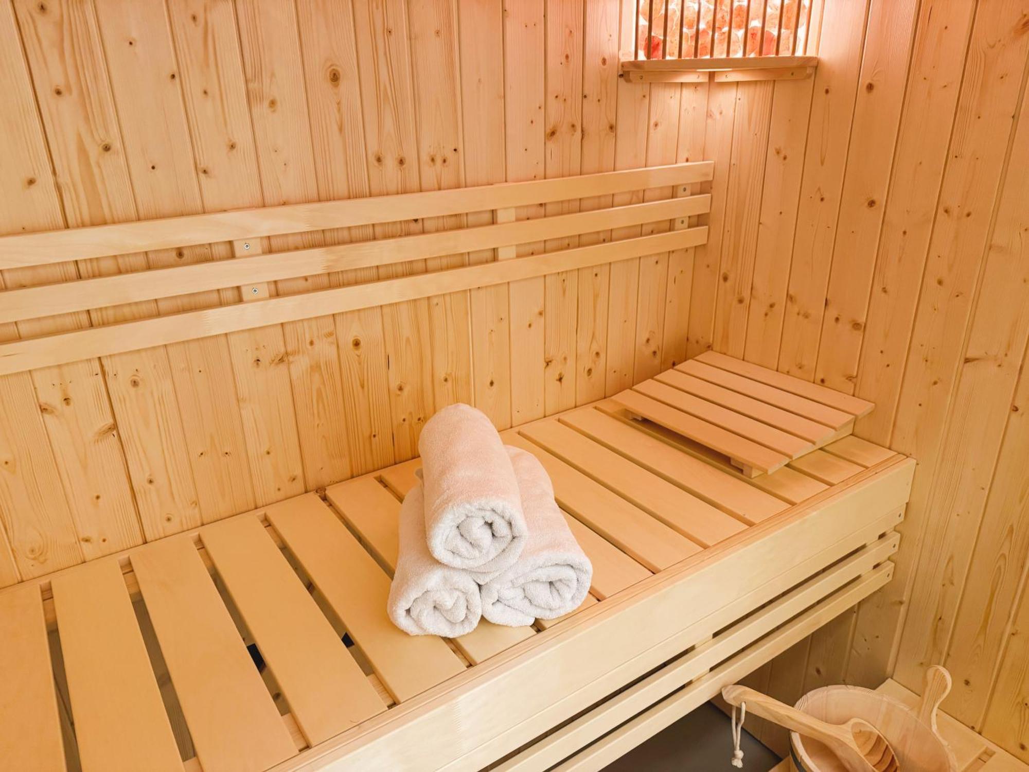 Coco Romantic In Central Antwerp - Sauna Buitenkant foto
